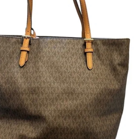 Michael Kors - Picture 2 of 6